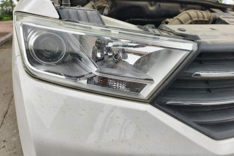Used Wuling Hongguang 2018 1.5L S Standard Version L2B Right Front Headlight