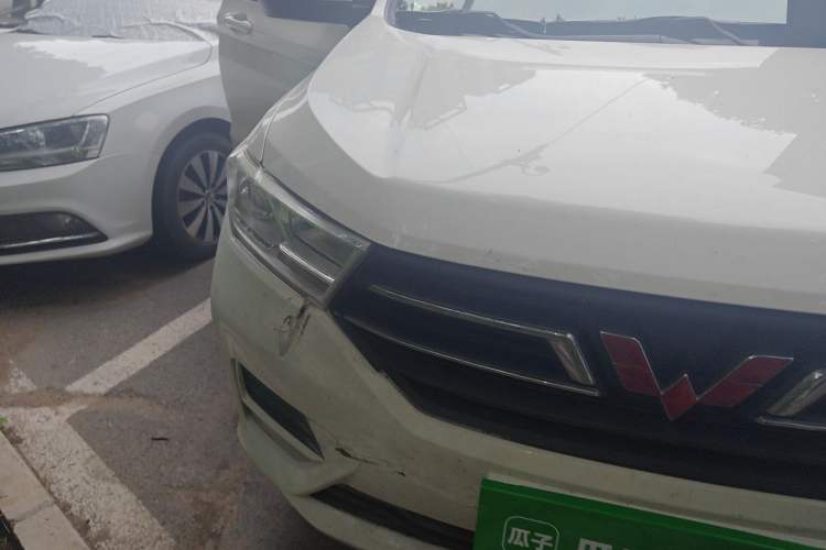 Used Wuling Hongguang 2018 1.5L S Comfort Model L2B Right Front Headlight