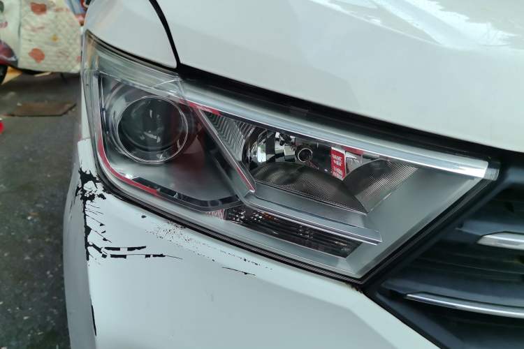Used Wuling Hongguang 2018 1.5L S Comfort Model L2B Right Front Headlight