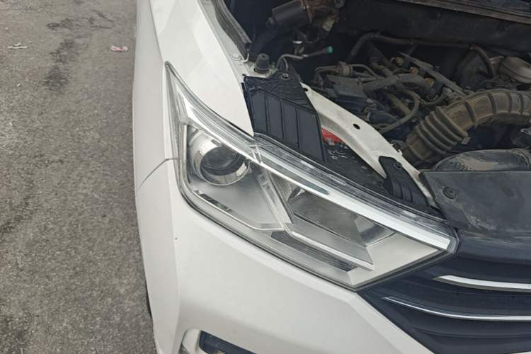 Used Wuling Hongguang 2018 1.5L S Comfort Model L2B Right Front Headlight