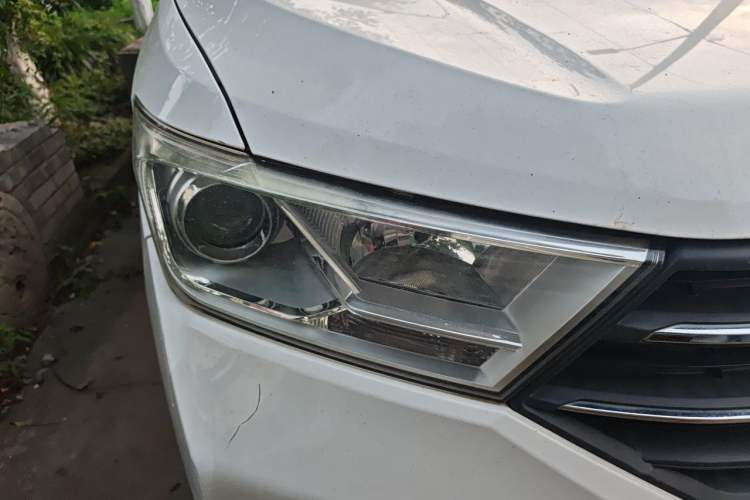 Used Wuling Hongguang 2018 1.5L S Comfort Model L2B Right Front Headlight