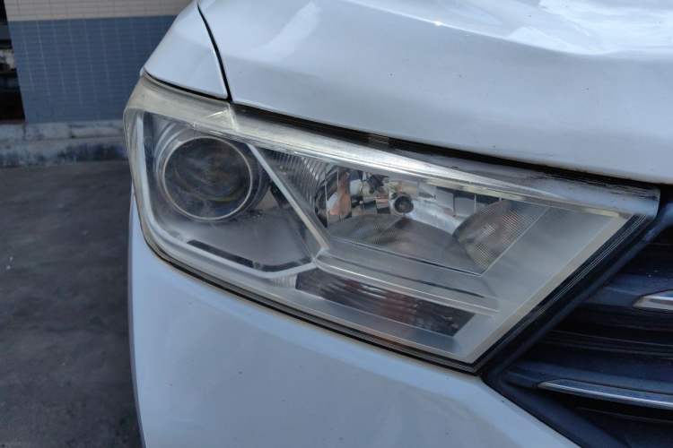 Used Wuling Hongguang 2018 1.5L S Standard Version L2B Right Front Headlight