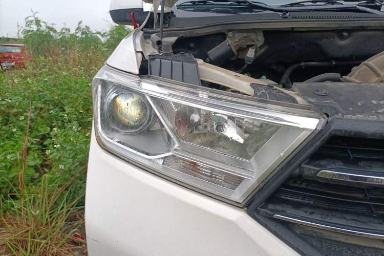 Used Wuling Hongguang 2018 1.5L S Comfort Model L2B Right Front Headlight