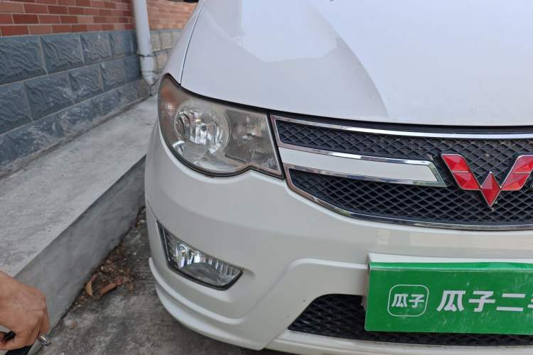 Used Wuling Hongguang 2018 1.5L Classic S Standard Model Right Front Headlight