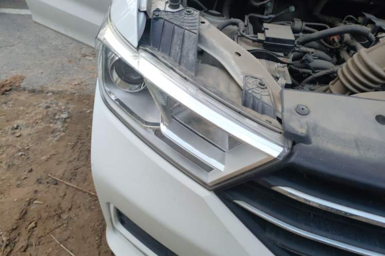 Used Wuling Hongguang 2018 1.5L S Standard Version L2B Right Front Headlight