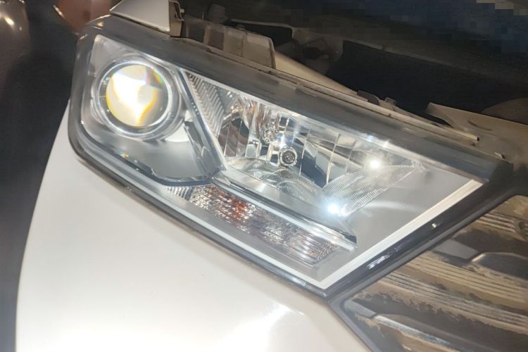 Used Wuling Hongguang 2018 1.5L S Standard Version L2B Right Front Headlight