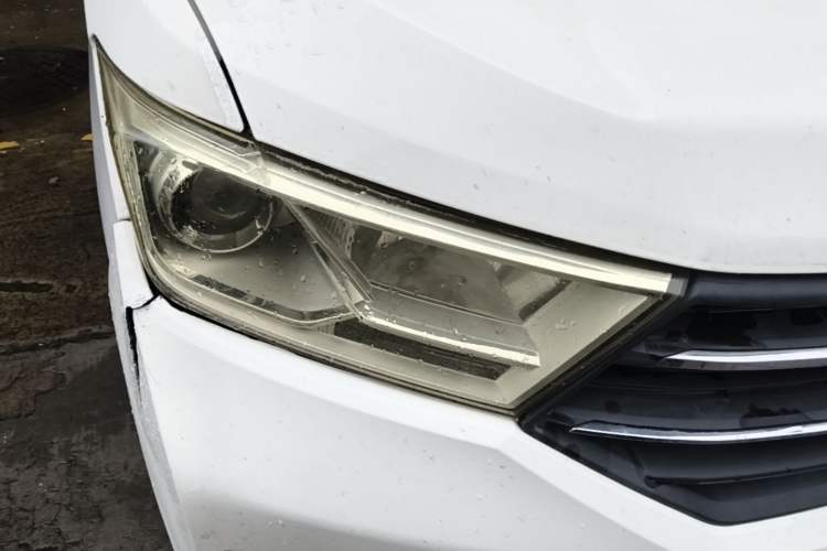 Used Wuling Hongguang 2018 1.5L S Comfort Model L2B Right Front Headlight