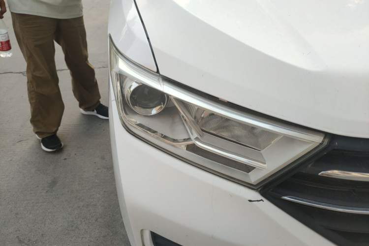 Used Wuling Hongguang 2018 1.5L S Comfort Model L2B Right Front Headlight