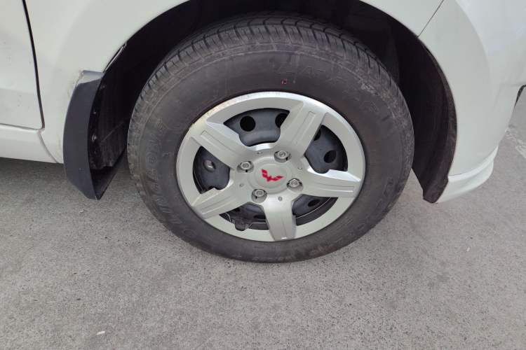 Used Wuling Hongguang 2018 1.5L Classic S Base Model Right Front Wheel Hub