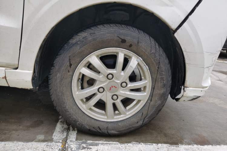 Used Wuling Hongguang 2018 1.5L S Standard Version L2B Right Front Wheel Hub