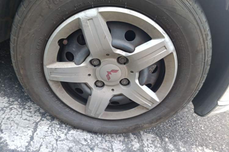 Used Wuling Hongguang 2018 1.2L Classic S Base Model Right Front Wheel Hub