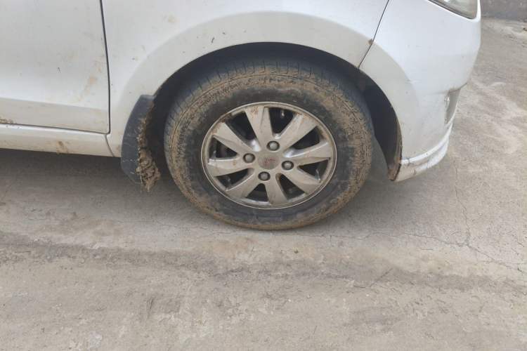 Used Wuling Hongguang 2018 1.5L S Standard Version L2B Right Front Wheel Hub
