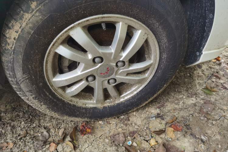 Used Wuling Hongguang 2018 1.5L S Standard Version L2B Right Front Wheel Hub