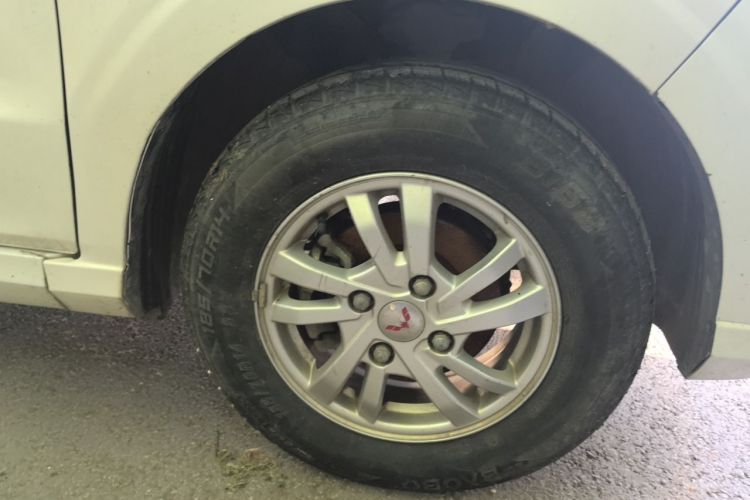 Used Wuling Hongguang 2018 1.5L Classic S Standard Model Right Front Wheel Hub
