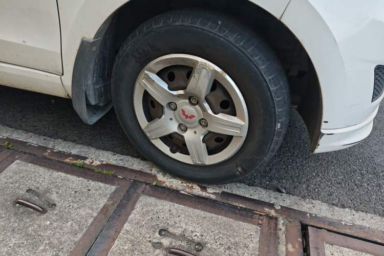 Used Wuling Hongguang 2018 1.5L Classic S Base Model Right Front Wheel Hub