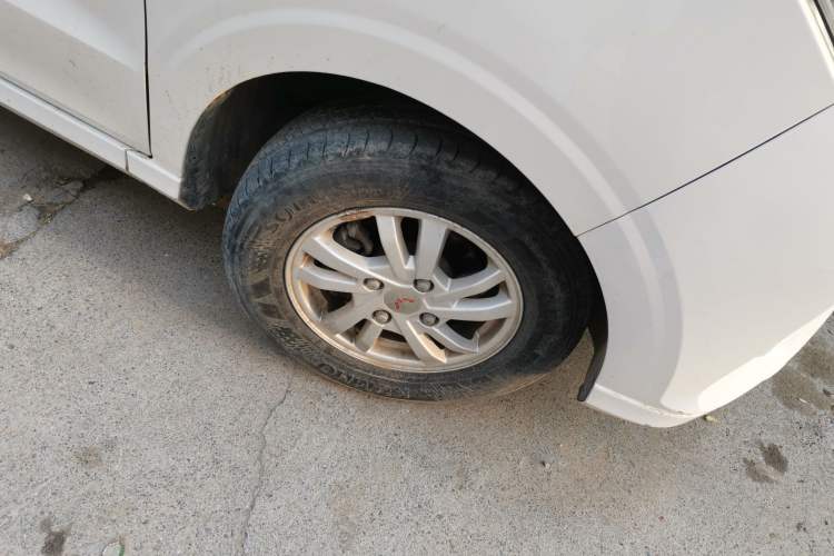 Used Wuling Hongguang 2018 1.5L S Comfort Model L2B Right Front Wheel Hub