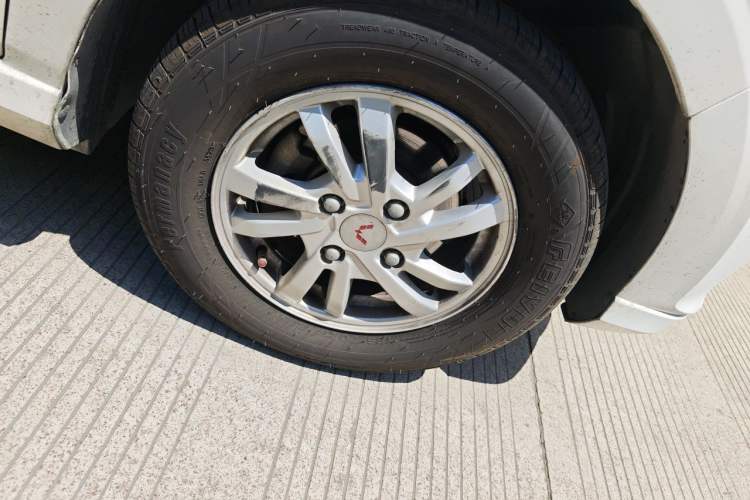Used Wuling Hongguang 2018 1.5L S Comfort Model L2B Right Front Wheel Hub