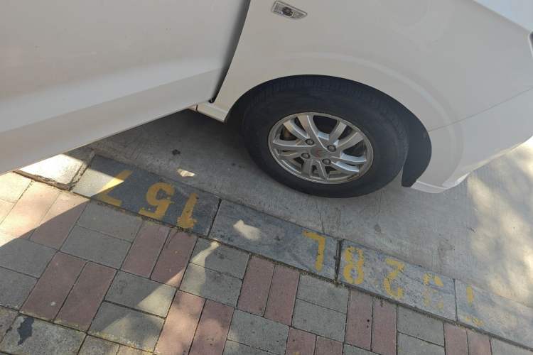 Used Wuling Hongguang 2018 1.5L S Comfort Model L2B Right Front Wheel Hub