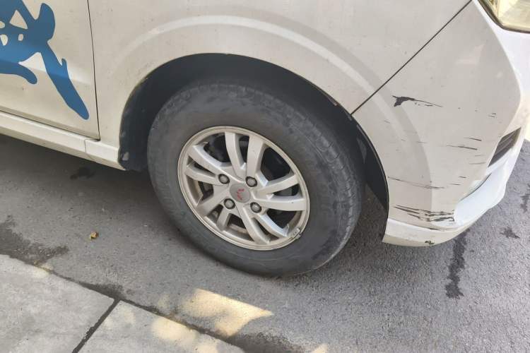 Used Wuling Hongguang 2018 1.5L S Comfort Model L2B Right Front Wheel Hub