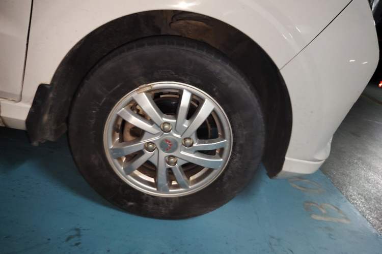 Used Wuling Hongguang 2018 1.5L S Standard Version L2B Right Front Wheel Hub