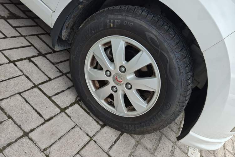 Used Wuling Hongguang 2018 1.5L S Standard Version L2B Right Front Wheel Hub