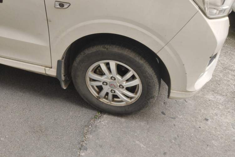 Used Wuling Hongguang 2018 1.5L S Comfort Model L2B Right Front Wheel Hub