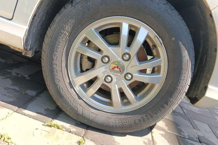 Used Wuling Hongguang 2018 1.5L S Standard Version L2B Right Front Wheel Hub