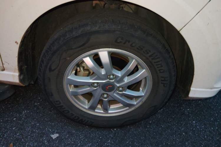 Used Wuling Hongguang 2018 1.5L S Standard Version L2B Right Front Wheel Hub