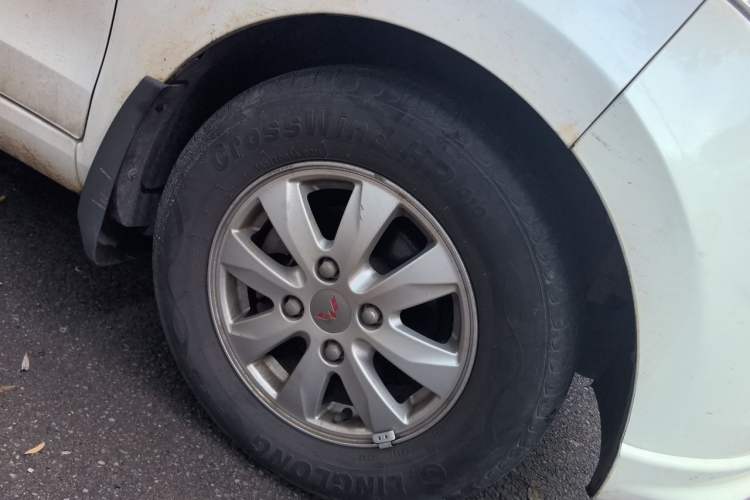 Used Wuling Hongguang 2018 1.5L Classic S Standard Model Right Front Wheel Hub