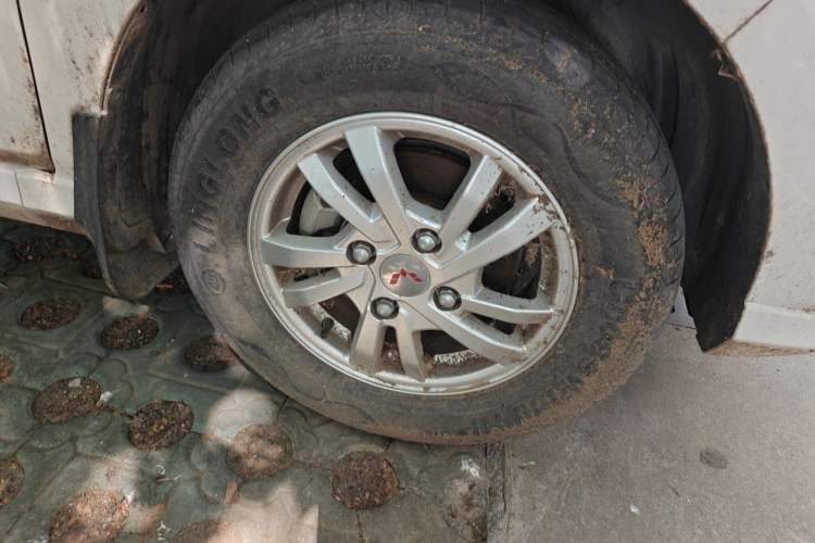 Used Wuling Hongguang 2018 1.5L S Standard Version L2B Right Front Wheel Hub