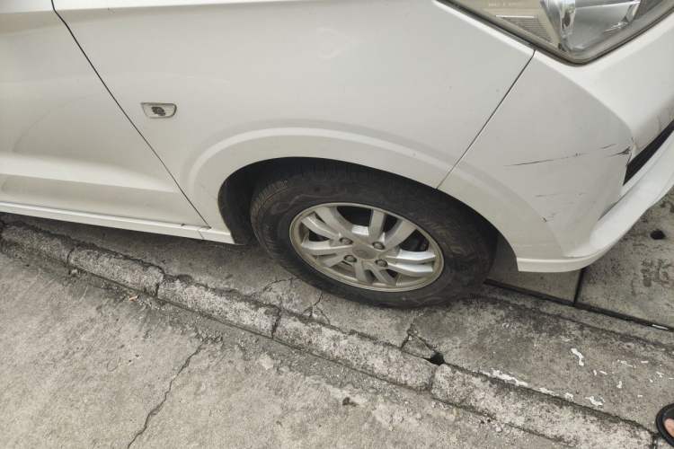 Used Wuling Hongguang 2018 1.5L S Standard Version L2B Right Front Wheel Hub