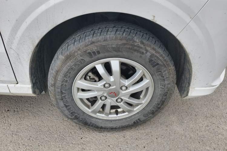 Used Wuling Hongguang 2018 1.5L S Standard Version L2B Right Front Wheel Hub