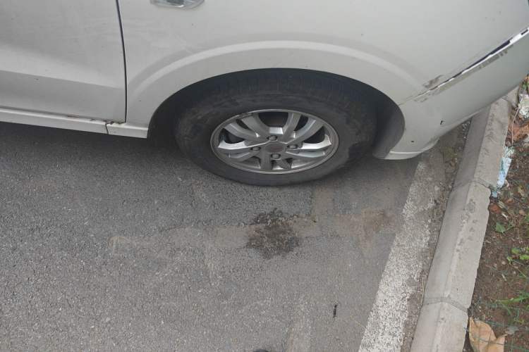 Used Wuling Hongguang 2018 1.5L S Comfort Model L2B Right Front Wheel Hub