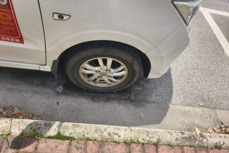 Used Wuling Hongguang 2018 1.5L S Standard Version L2B Right Front Wheel Hub
