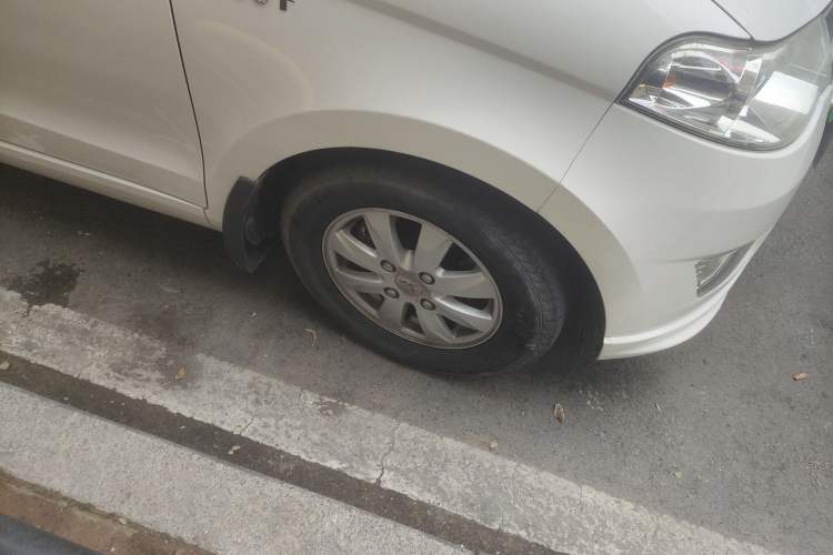 Used Wuling Hongguang 2018 1.5L Classic S Standard Model Right Front Wheel Hub