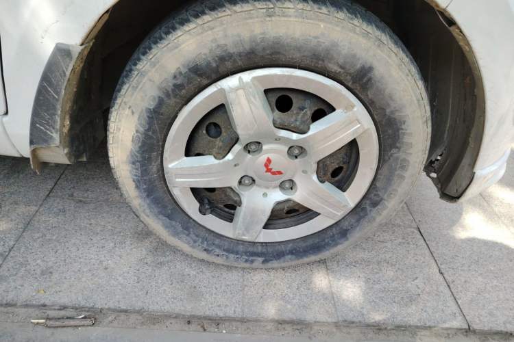 Used Wuling Hongguang 2018 1.5L Classic S Base Model Right Front Wheel Hub