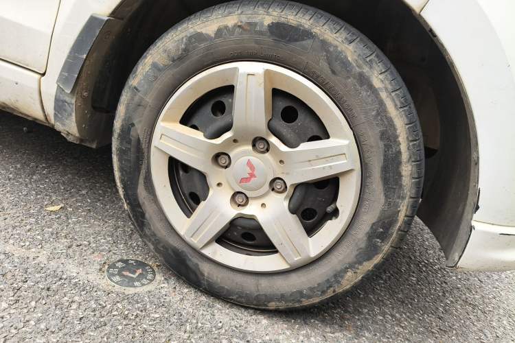 Used Wuling Hongguang 2018 1.5L Classic S Base Model Right Front Wheel Hub