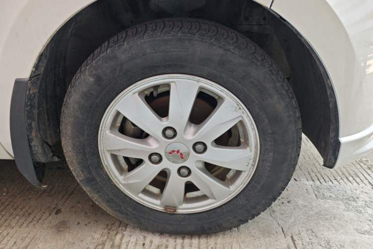 Used Wuling Hongguang 2018 1.5L Classic S Standard Model Right Front Wheel Hub