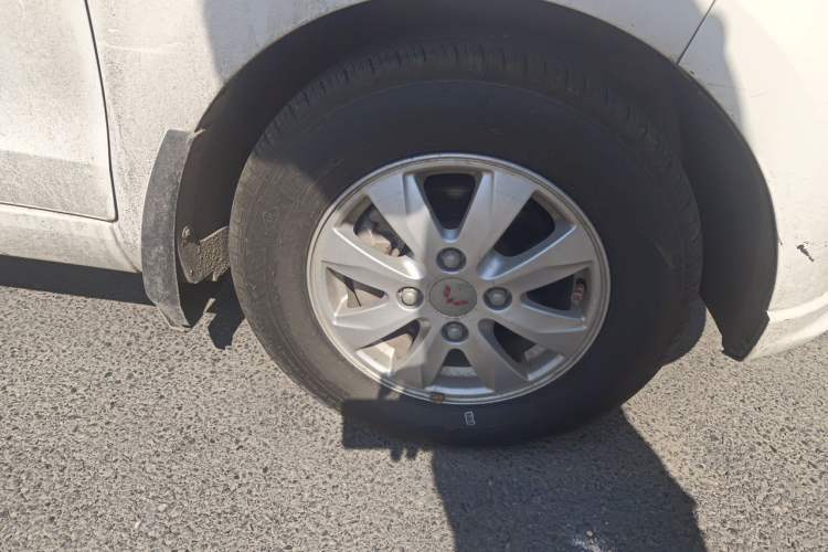 Used Wuling Hongguang 2018 1.5L Classic S Standard Model Right Front Wheel Hub