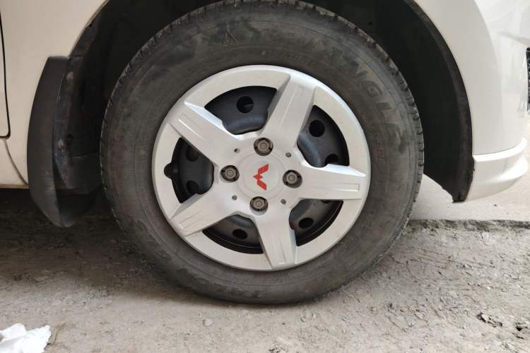 Used Wuling Hongguang 2018 1.5L Classic S Base Model Right Front Wheel Hub