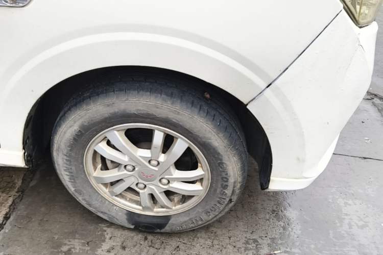 Used Wuling Hongguang 2018 1.5L S Comfort Model L2B Right Front Wheel Hub