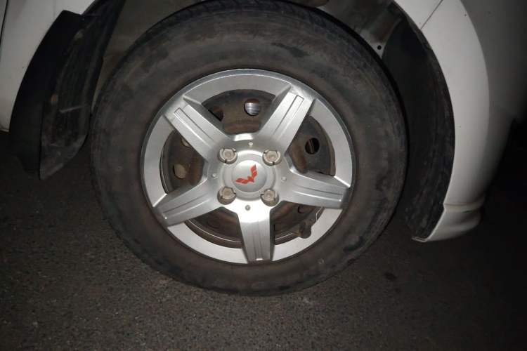 Used Wuling Hongguang 2018 1.5L Classic S Base Model Right Front Wheel Hub