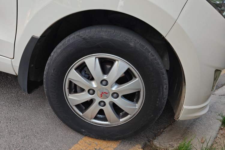 Used Wuling Hongguang 2018 1.5L Classic S Standard Model Right Front Wheel Hub
