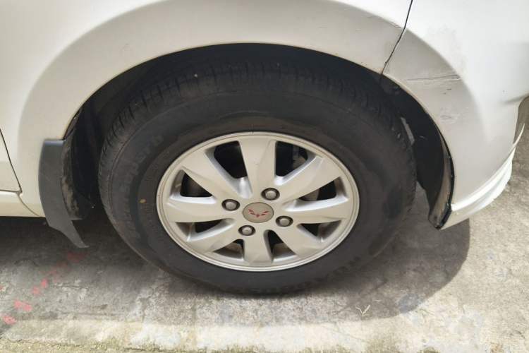 Used Wuling Hongguang 2018 1.5L Classic S Standard Model Right Front Wheel Hub