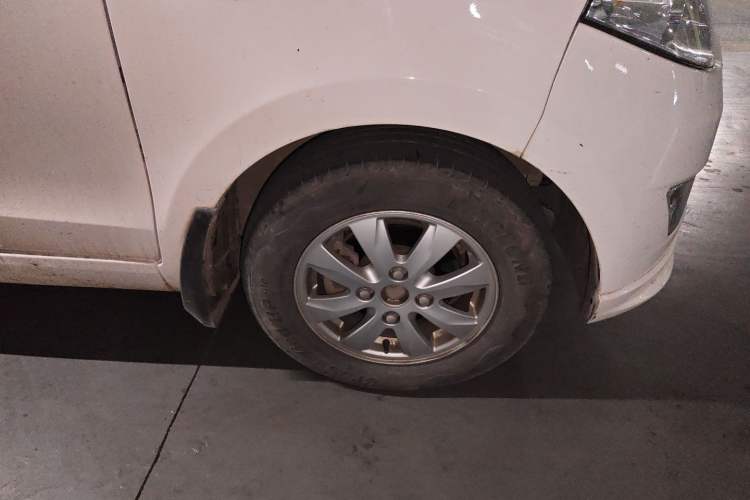 Used Wuling Hongguang 2018 1.5L Classic S Standard Model Right Front Wheel Hub