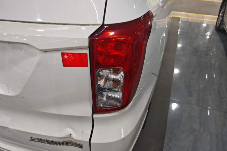 Used Wuling Hongguang 2018 1.5L S Comfort Model L2B Right Rear Taillight