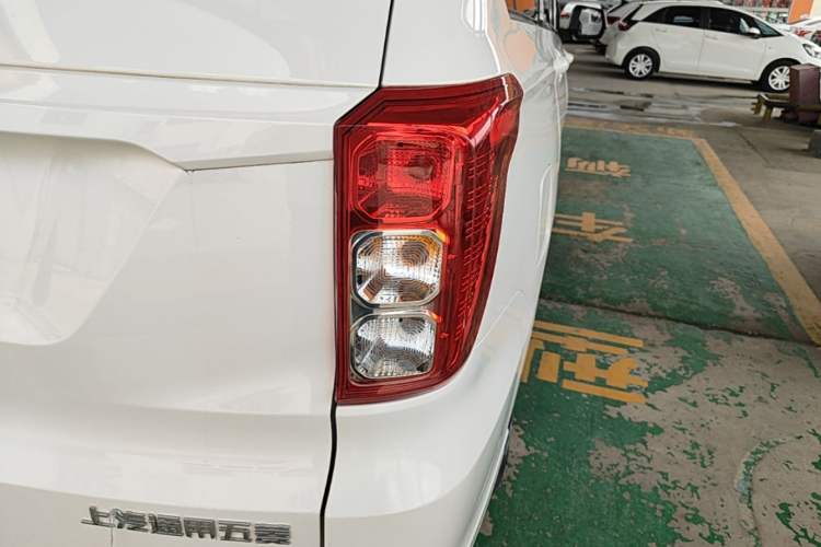 Used Wuling Hongguang 2018 1.5L S Standard Version L2B Right Rear Taillight