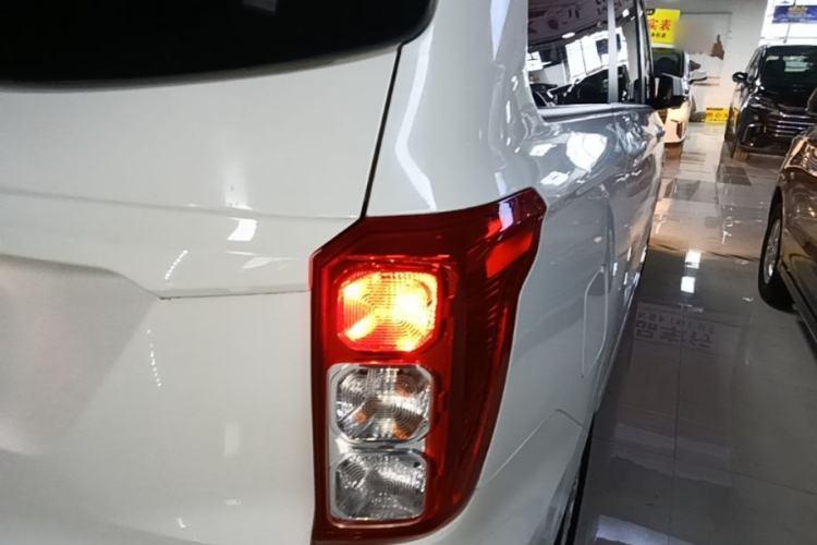 Used Wuling Hongguang 2018 1.5L S Comfort Model L2B Right Rear Taillight