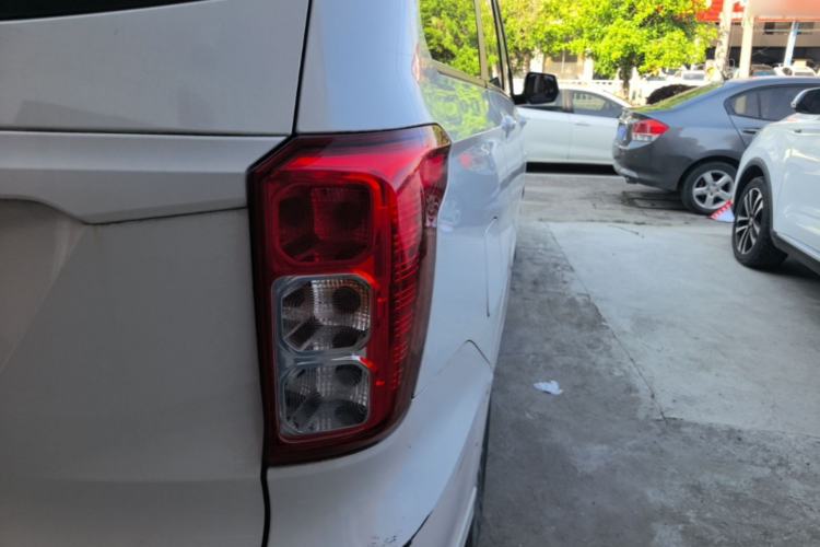 Used Wuling Hongguang 2018 1.5L S Comfort Model L2B Right Rear Taillight