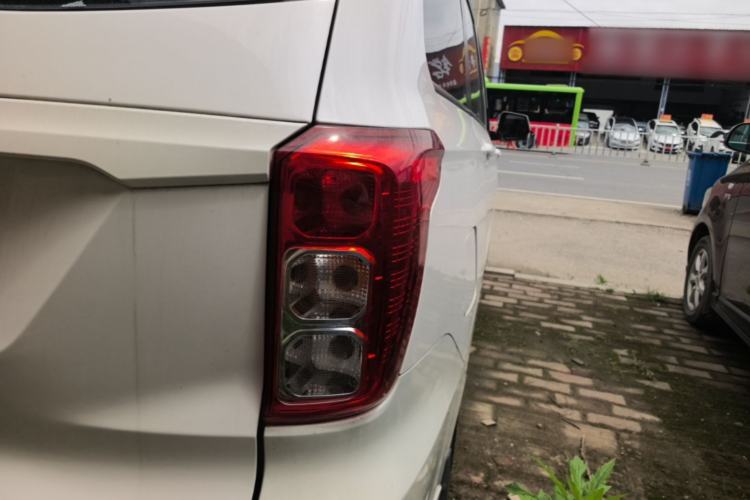 Used Wuling Hongguang 2018 1.5L S Comfort Model L2B Right Rear Taillight